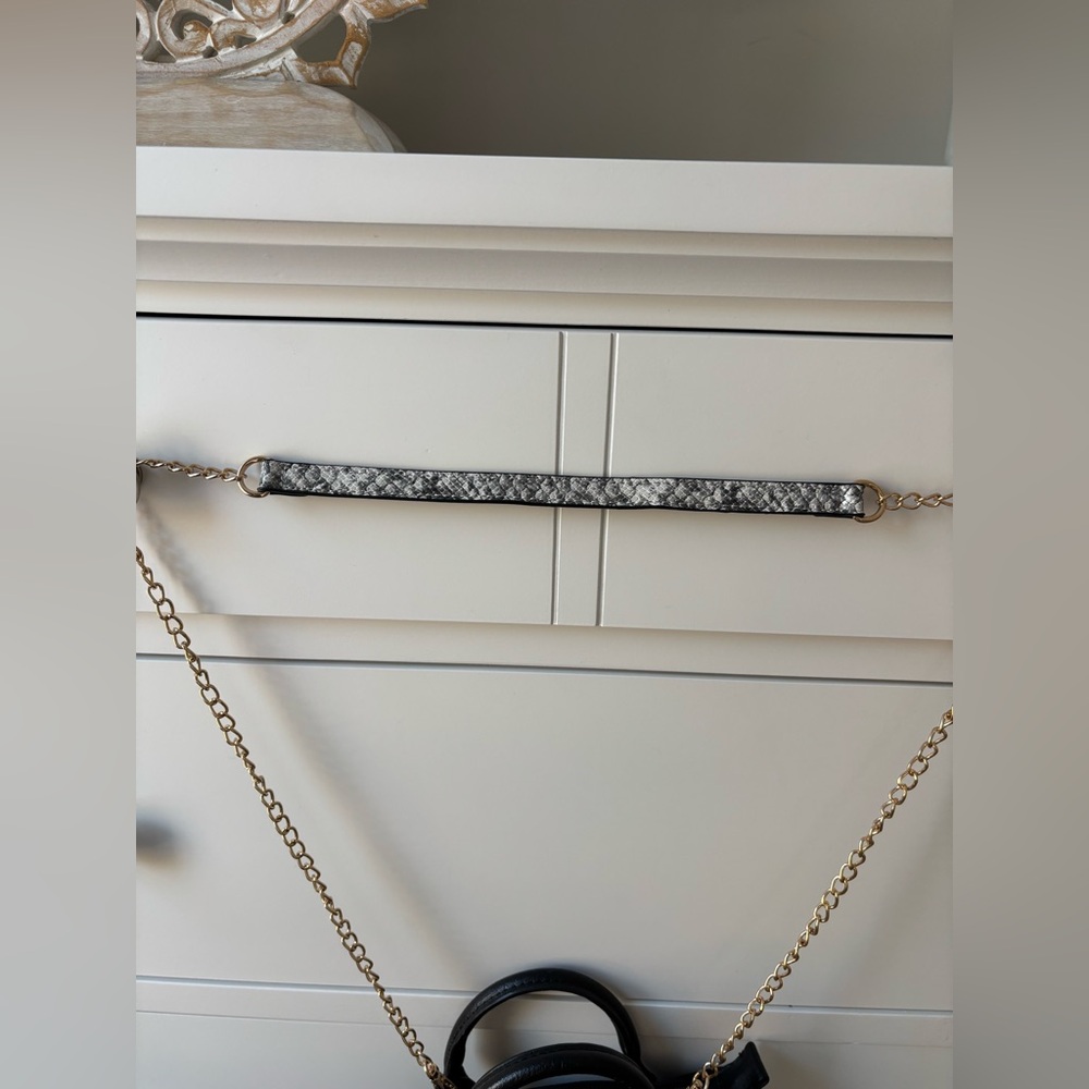 Chain / partial leather Strap Like New - image 4